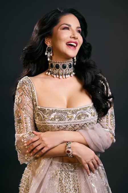 Amaara Jewels Carved Saphire Stone Embellished Choker Set 