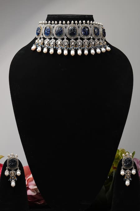 Amaara Jewels Carved Saphire Stone Embellished Choker Set 