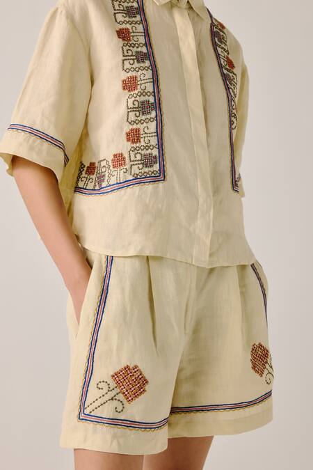Buy_Cord_Ivory Linen Embroidery Shawl Neck Floral Vine Shirt And Shorts Set 