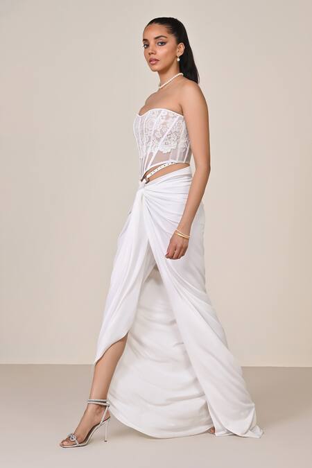Buy_S&N By Shantnu Nikhil_Off White Net Embroidery Sweetheart Neck Floral Lace Corset Top_Online_at_Aza_Fashions