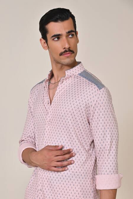 Shop S&N By Shantnu Nikhil Pink Silk Checkered Print Kurta Online at Aza Fashions Shop_S&N By Shantnu Nikhil_Pink Silk Checkered Print Kurta_Online_at_Aza_Fashions