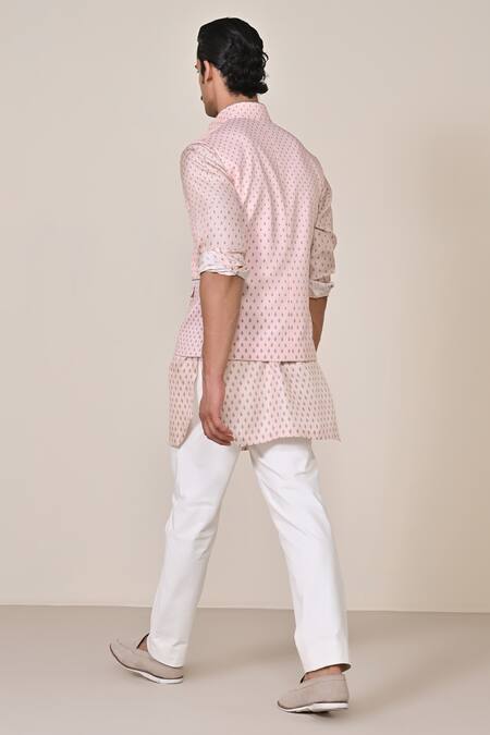 Shop S&N By Shantnu Nikhil Pink Crepe Geometric Print Waistcoat at Aza Fashions Shop_S&N By Shantnu Nikhil_Pink Crepe Geometric Print Waistcoat_at_Aza_Fashions
