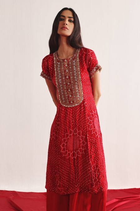 Twenty Nine Red Gingham, Silk Embroidery Round Neck Bandhani Tie Dye Marodi Kurta Set at Aza Fashions Twenty Nine_Red Gingham, Silk Embroidery Round Neck Bandhani Tie Dye Marodi Kurta Set _at_Aza_Fashions