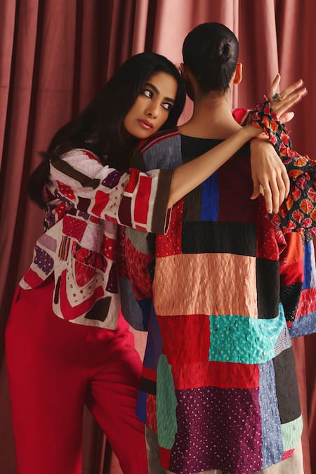 Shop Twenty Nine Red Cotton Collared Bandhani And Patola Patchwork Jacket Online at Aza Fashions Shop_Twenty Nine_Red Cotton Collared Bandhani And Patola Patchwork Jacket _Online_at_Aza_Fashions