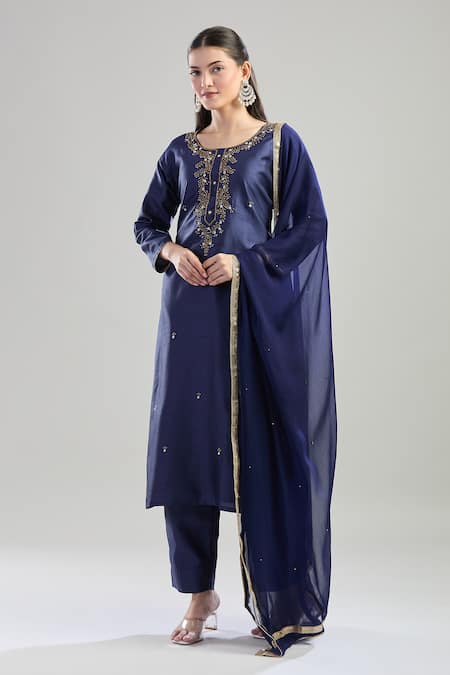 Naintara Bajaj Embroidered Kurta Pant Set 