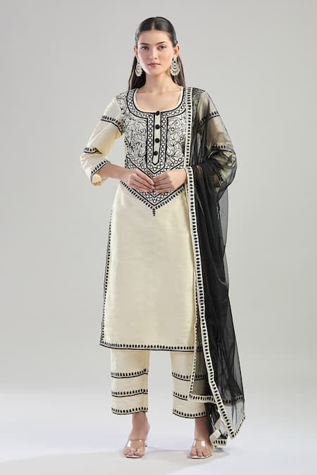 Samyukta Singhania Cream Kurta And Pant Raw Silk Embroidered Aari Work Scoop Set 