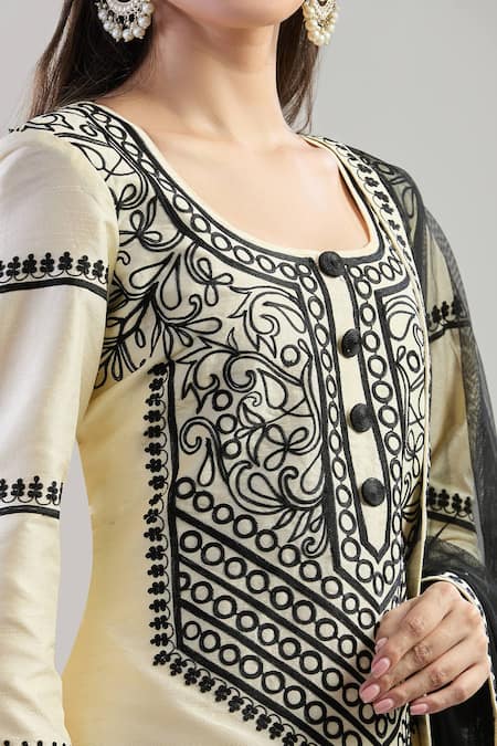 Samyukta Singhania_Cream Silk, Net Embroidery Scoop Neck Aari Kurta Pant Set _at_Aza_Fashions