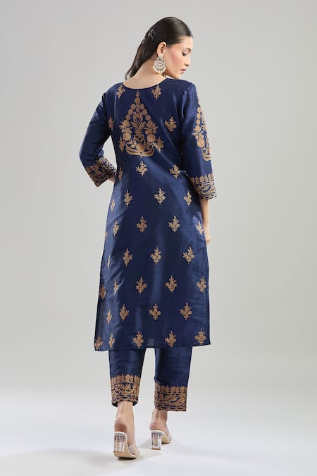 Samyukta Singhania Floral Aari Embroidered Kurta Pant Set 