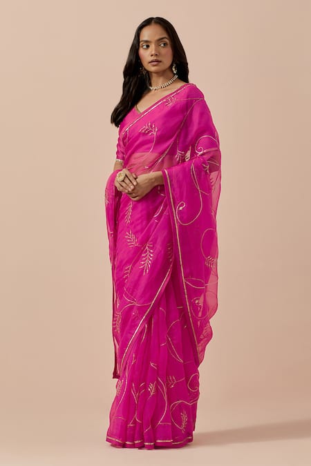 Ikshita Choudhary_Magenta Organza, Chanderi, Satin Embroidery V-neck Blossom Pattern Saree Set _Online_at_Aza_Fashions