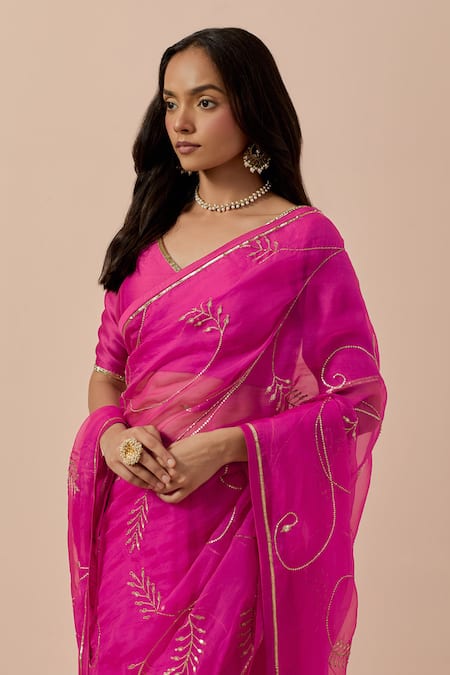 Ikshita Choudhary_Magenta Organza, Chanderi, Satin Embroidery V-neck Blossom Pattern Saree Set _at_Aza_Fashions