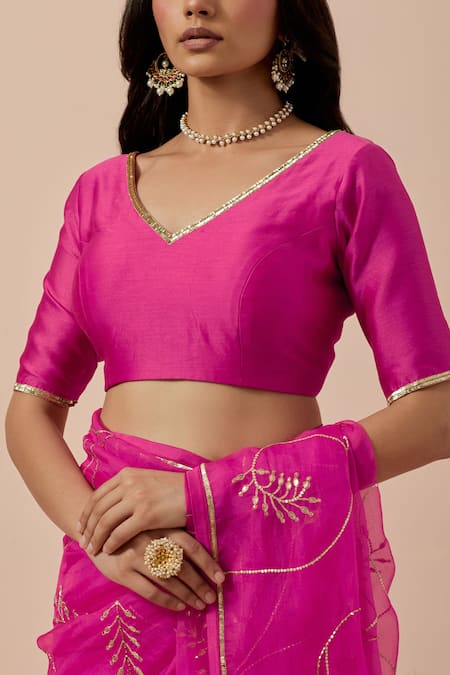 Buy_Ikshita Choudhary_Magenta Organza, Chanderi, Satin Embroidery V-neck Blossom Pattern Saree Set 