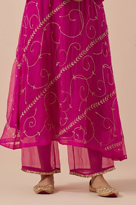 Buy_Ikshita Choudhary_Magenta Organza, Chanderi Embroidery Round Neck Bloom Pattern Kurta Set 