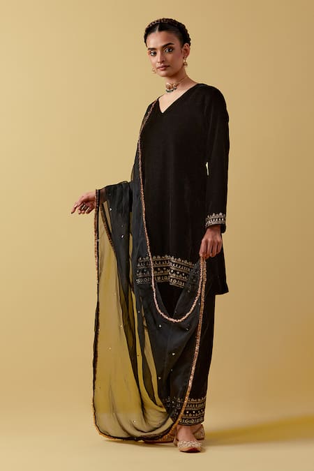 Ikshita Choudhary_Black Velvet, Organza, Cotton Sequins, Beads, Cut Work Embroidered Kurta Set _Online_at_Aza_Fashions