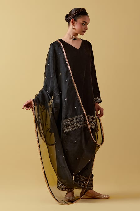 Buy_Ikshita Choudhary_Black Velvet, Organza, Cotton Sequins, Beads, Cut Work Embroidered Kurta Set _Online_at_Aza_Fashions