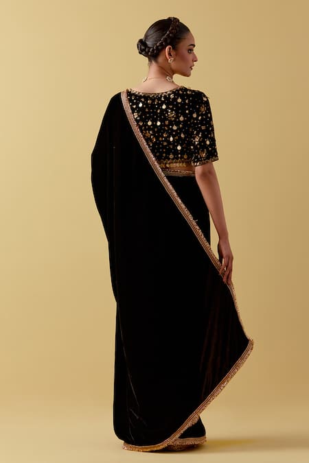 Ikshita Choudhary Kiran Lace Border Velvet Saree Set 