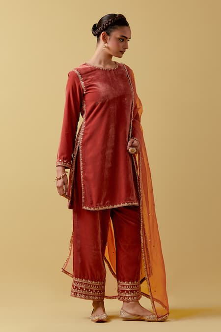 Ikshita Choudhary Peach Velvet, Organza Embroidery, Sequins, Cut Work, Beads Round Kurta Pant Set Online at Aza Fashions Ikshita Choudhary_Peach Velvet, Organza Embroidery, Sequins, Cut Work, Beads Round Kurta Pant Set _Online_at_Aza_Fashions
