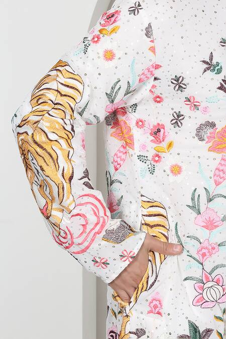 Buy Aham-Vayam White Cotton Sequins, Embroidery Forest Tiger Kurta Set Buy_Aham-Vayam_White Cotton Sequins, Embroidery Forest Tiger Kurta Set