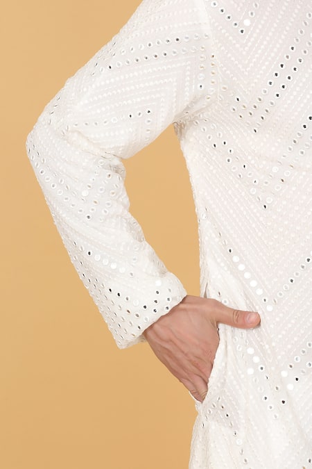 Buy_Aham-Vayam_White Cotton Mirrors, Embroidery Zig Zag Kurta Set _Online_at_Aza_Fashions