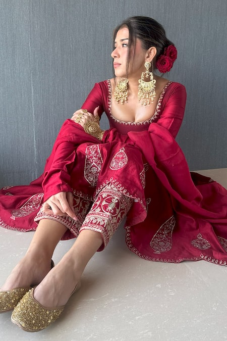 Kisakshi Jaipur_Red Chanderi, Organza Sequins, Zari, Embroidery Square Neck Anarkali Pant Set _at_Aza_Fashions