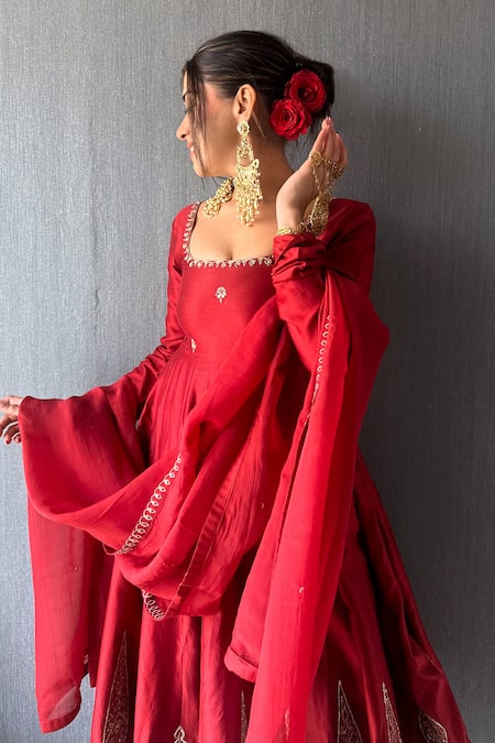Buy_Kisakshi Jaipur_Red Chanderi, Organza Sequins, Zari, Embroidery Square Neck Anarkali Pant Set 