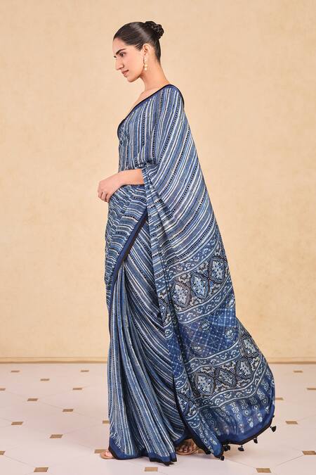 Buy_Grassroot By Anita Dongre_Blue Viscose, Modal Round Neck Geometric Stripe Print Saree And Unstitched Blouse