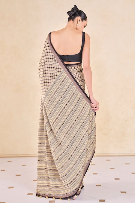 Grassroot By Anita Dongre Ogee Print Saree With Unstitched Blouse Piece 