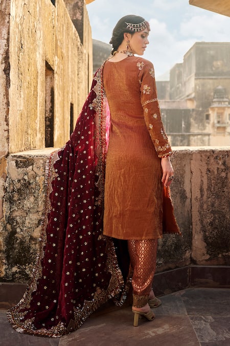 Lashkaraa Floral Zari Embroidered Kurta Set 