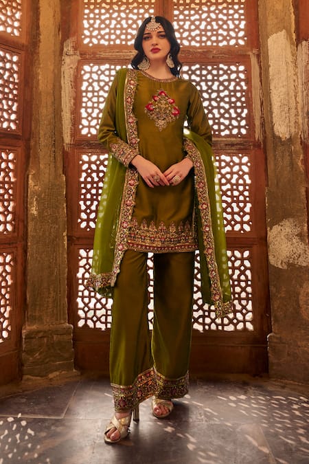 Lashkaraa Green Silk Sequins, Zari Round Neck Floral Embroidered Kurta Set 