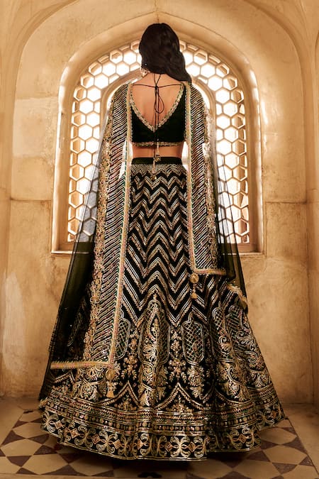 Lashkaraa Chevron Embroidered Lehenga Set 