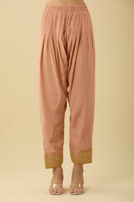 Daljit Sudan Peach Cotton, Chiffon Embroidery Split V-neck Kashmiri Phiran Set Online at Aza Fashions Daljit Sudan_Peach Cotton, Chiffon Embroidery Split V-neck Kashmiri Phiran Set_Online_at_Aza_Fashions