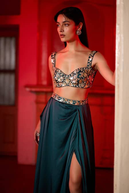 Buy Zoon Green Satin, Organza Embroidery Sweetheart Neck, Aari Bloom Jacket And Skirt Set Online at Aza Fashions Buy_Zoon_Green Satin, Organza Embroidery Sweetheart Neck, Aari Bloom Jacket And Skirt Set _Online_at_Aza_Fashions