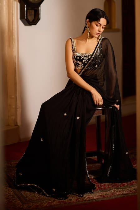 Buy Zoon Black Crepe, Chiffon Embroidery Square Neck Aari Floral Pre-draped Saree Set Online at Aza Fashions Buy_Zoon_Black Crepe, Chiffon Embroidery Square Neck Aari Floral Pre-draped Saree Set _Online_at_Aza_Fashions
