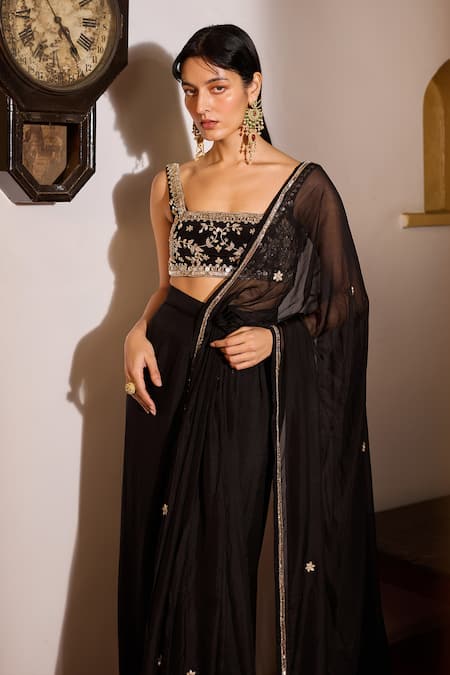 Buy Zoon Black Crepe, Chiffon Embroidery Square Neck Aari Floral Pre-draped Saree Set Buy_Zoon_Black Crepe, Chiffon Embroidery Square Neck Aari Floral Pre-draped Saree Set