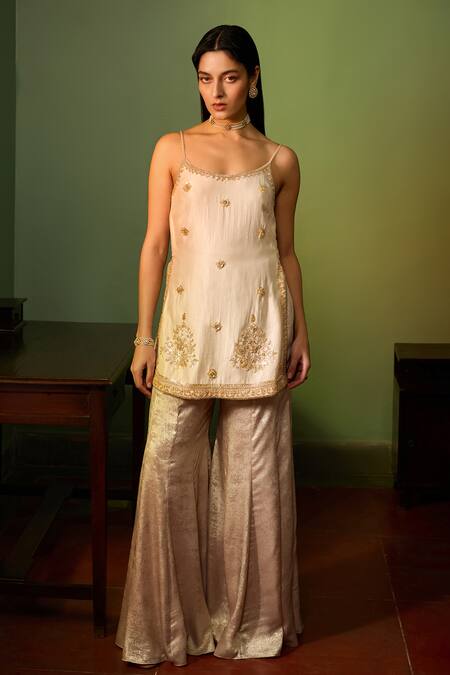 Buy Zoon Ivory Brocade, Satin, Tissue Embroidery Scoop Aari Floral Kurta Sharara Set Online at Aza Fashions Buy_Zoon_Ivory Brocade, Satin, Tissue Embroidery Scoop Aari Floral Kurta Sharara Set _Online_at_Aza_Fashions