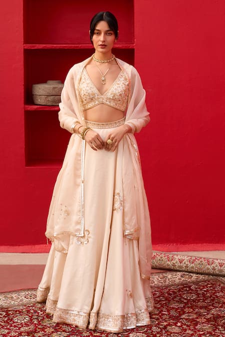 Zoon Aari Embroidered Cream Lehenga Set 