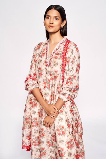 Buy Anita Dongre Beige Modal Floral Print Dupatta Online at Aza Fashions Buy_Anita Dongre_Beige Modal Floral Print Dupatta_Online_at_Aza_Fashions