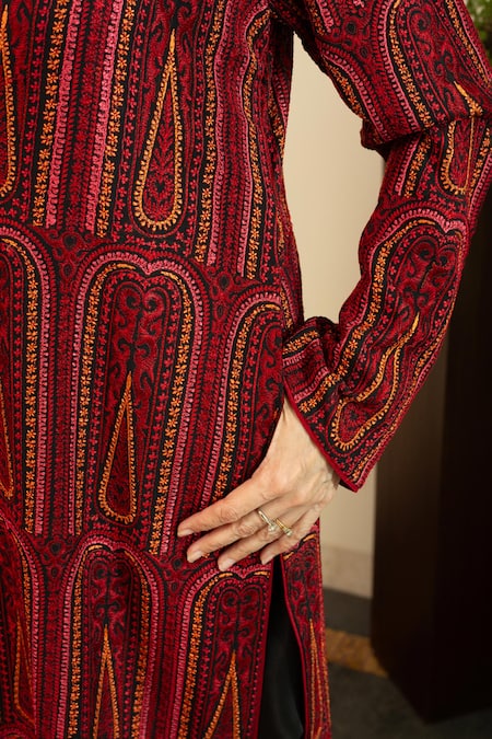 Shop House Of Inari Red Silk Embroidery Round Neck Jamawar Long Jacket Online at Aza Fashions Shop_House Of Inari_Red Silk Embroidery Round Neck Jamawar Long Jacket _Online_at_Aza_Fashions