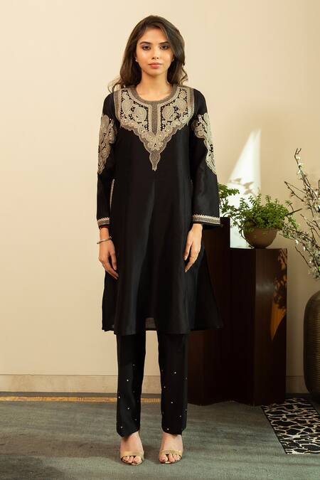 Buy_House Of Inari_Black Chanderi Embroidery, Sequins Round Neck Aari Patch Kurta Pant Set _Online_at_Aza_Fashions