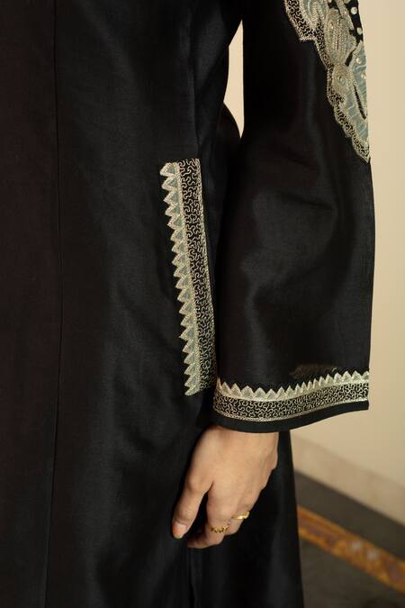 Buy_House Of Inari_Black Chanderi Embroidery, Sequins Round Neck Aari Patch Kurta Pant Set 