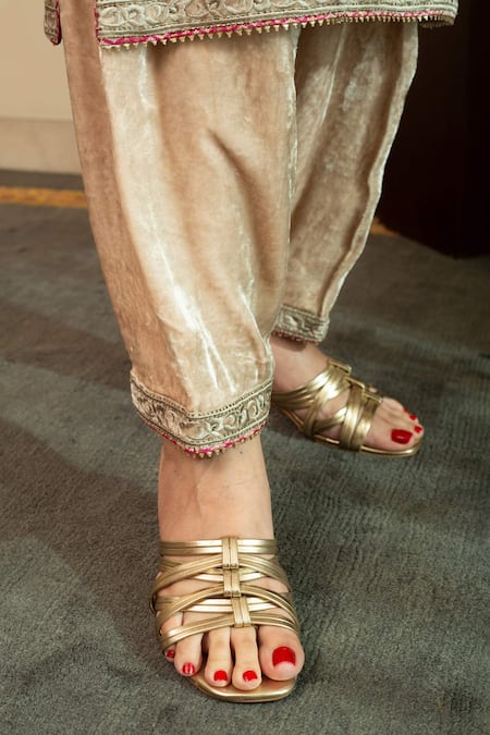 Buy_House Of Inari_Gray Silk, Maheshwari Embroidery, Cut Work High Neck Grey Parsi Gara Kurta Set _Online_at_Aza_Fashions