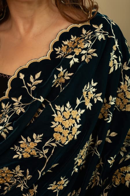 Buy House Of Inari Blue Scallop Border Velvet Stole Online at Aza Fashions Buy_House Of Inari_Blue Scallop Border Velvet Stole _Online_at_Aza_Fashions