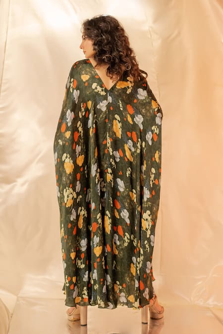 Label Shristi Chetani Floral Cape Set With Embroidered Blouse 
