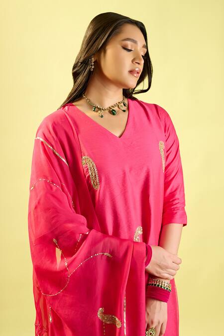 Shop_Komal Shah_Pink Cotton Embroidery, Zari V-neck Hand Kurta And Palazzo Set _Online_at_Aza_Fashions