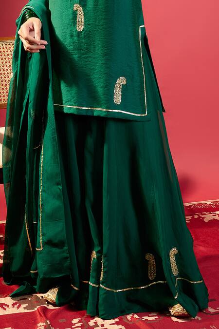 Buy Komal Shah Green Cotton Embroidery Round Neck Paisley Hand Kurta Set Online at Aza Fashions Buy_Komal Shah_Green Cotton Embroidery Round Neck Paisley Hand Kurta Set _Online_at_Aza_Fashions