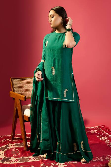 Shop Komal Shah Green Cotton Embroidery Round Neck Paisley Hand Kurta Set Online at Aza Fashions Shop_Komal Shah_Green Cotton Embroidery Round Neck Paisley Hand Kurta Set _Online_at_Aza_Fashions