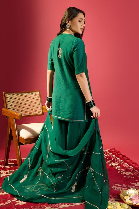 Komal Shah Paisley Hand Embroidered Kurta Set 