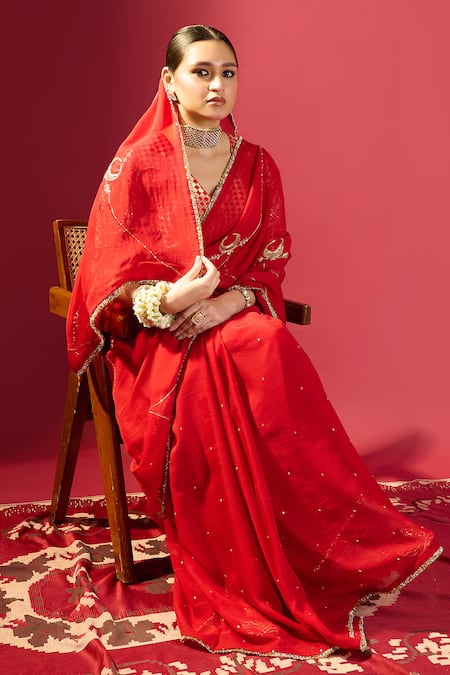 Buy_Komal Shah_Red Organza, Brocade Embroidery V-neck Chand Jaal Saree And Blouse Set _Online_at_Aza_Fashions