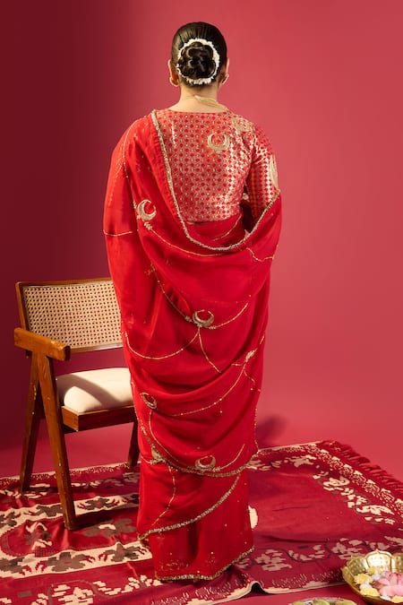 Komal Shah_Red Organza, Brocade Embroidery V-neck Chand Jaal Saree And Blouse Set _Online_at_Aza_Fashions