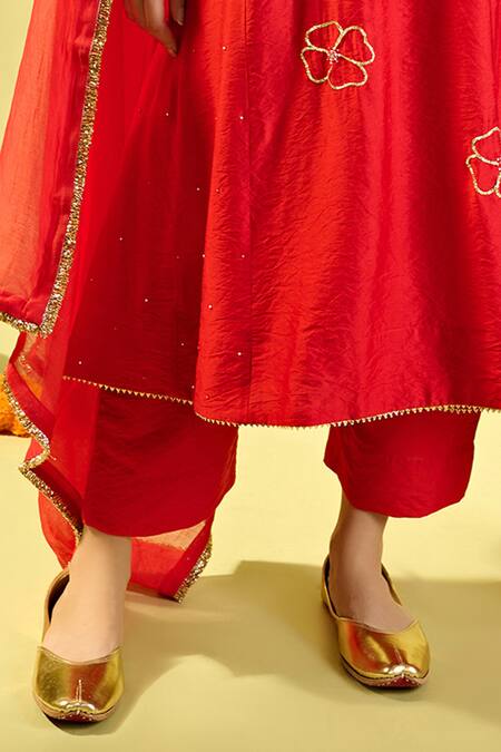 Buy_Komal Shah_Red Silk, Chanderi Embroidery V-neck Kali Kurta And Pant Set _Online_at_Aza_Fashions