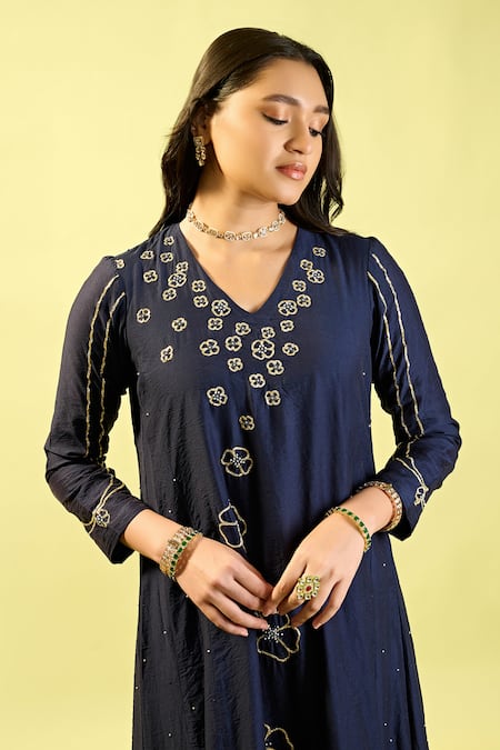 Buy_Komal Shah_Navy Cotton Embroidery V-neck Blue Kurta And Pant Set _Online_at_Aza_Fashions